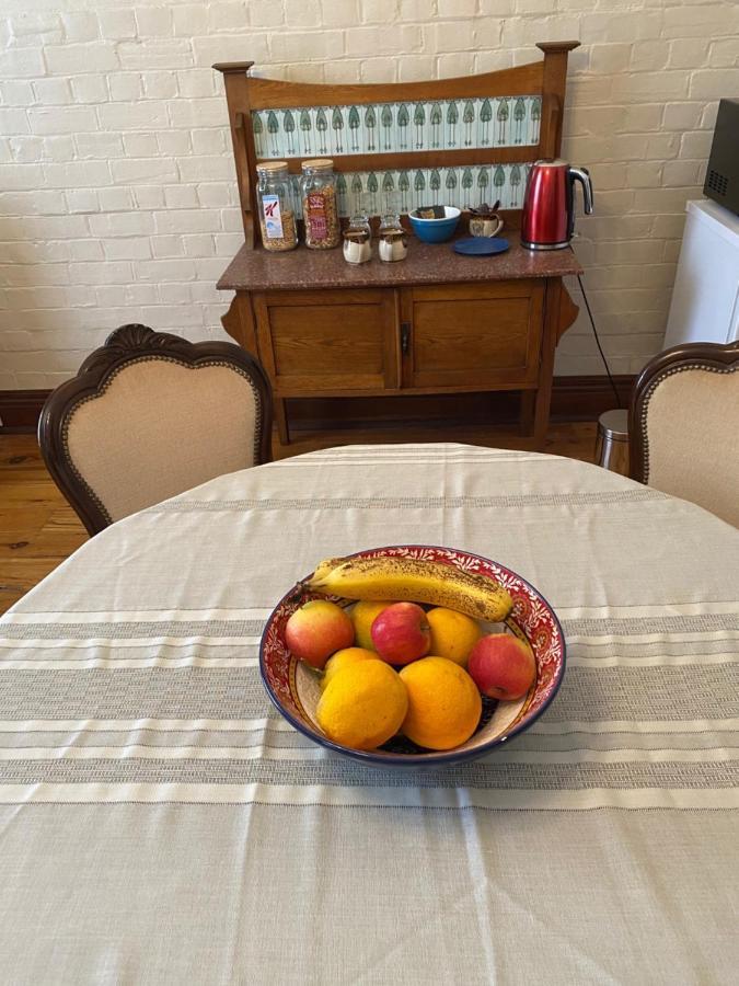 Yass Central Bed & Breakfast Bagian luar foto